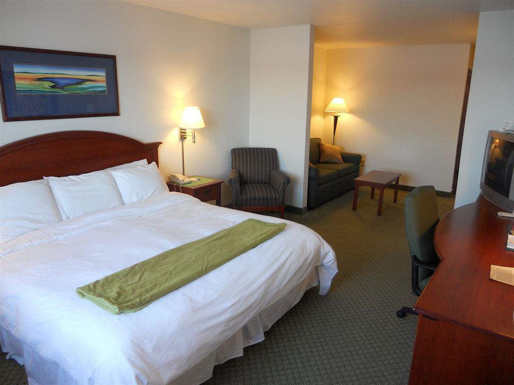Crossings By Grandstay Inn & Suites Becker Bagian luar foto