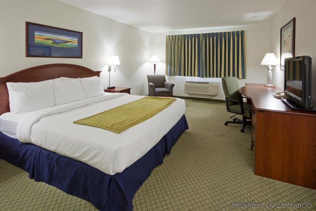 Crossings By Grandstay Inn & Suites Becker Bagian luar foto