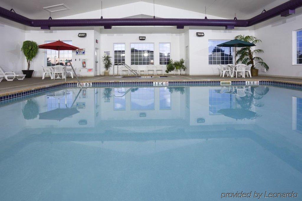 Crossings By Grandstay Inn & Suites Becker Bagian luar foto